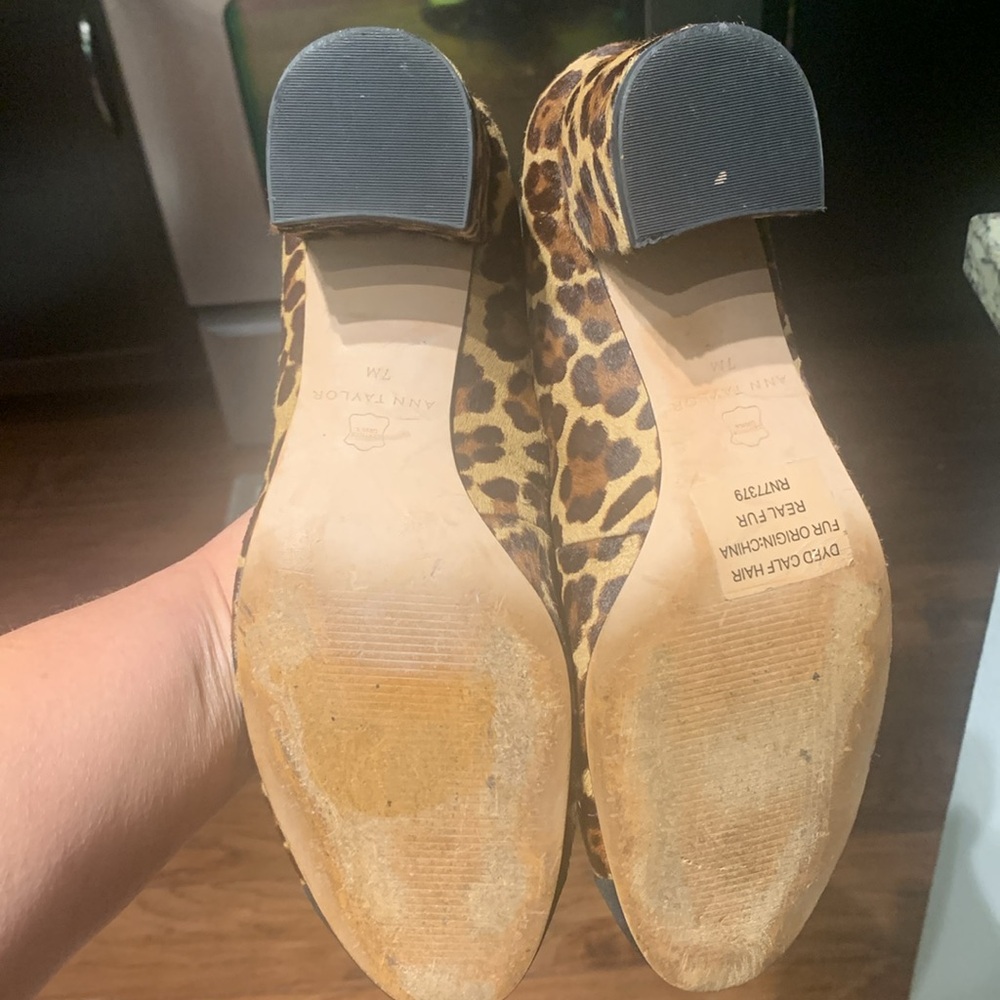 Ann Taylor Preloved Leopard Print Heels with Black Accents - Picture 6 of 8